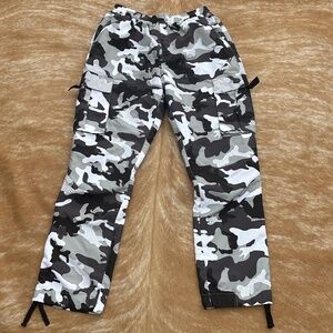 Puma Snow camo Ripstop cargo pant sz. M